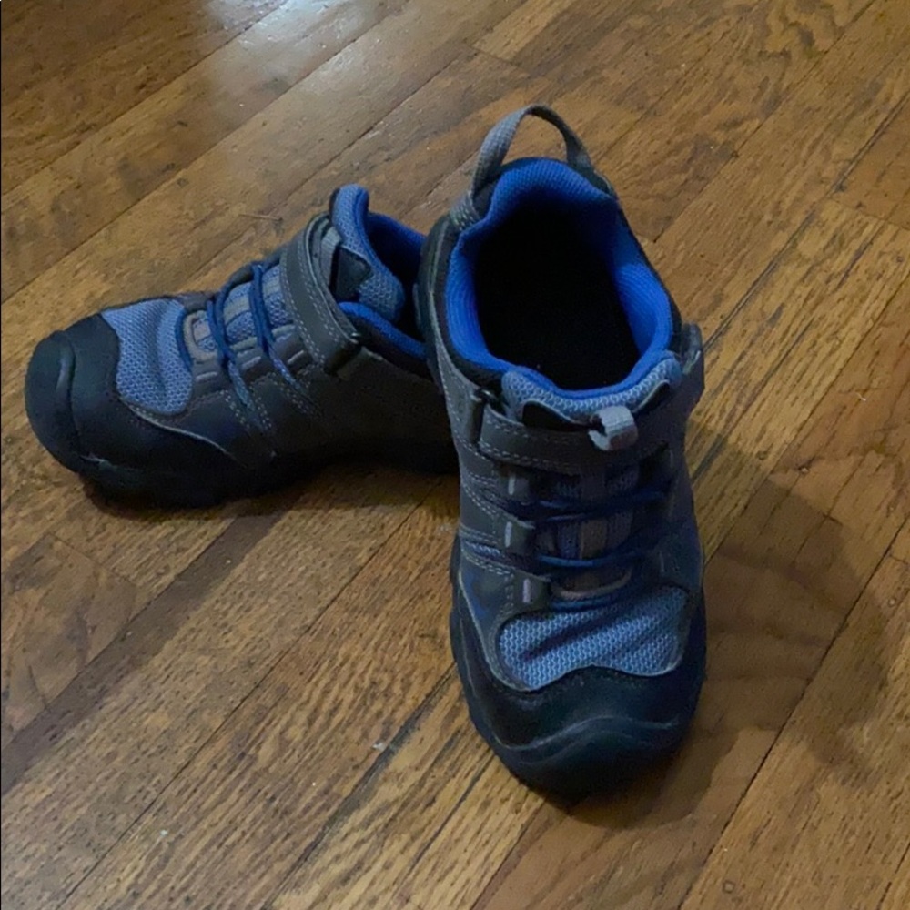 Keen Kids waterproof hiking shoes 🥾